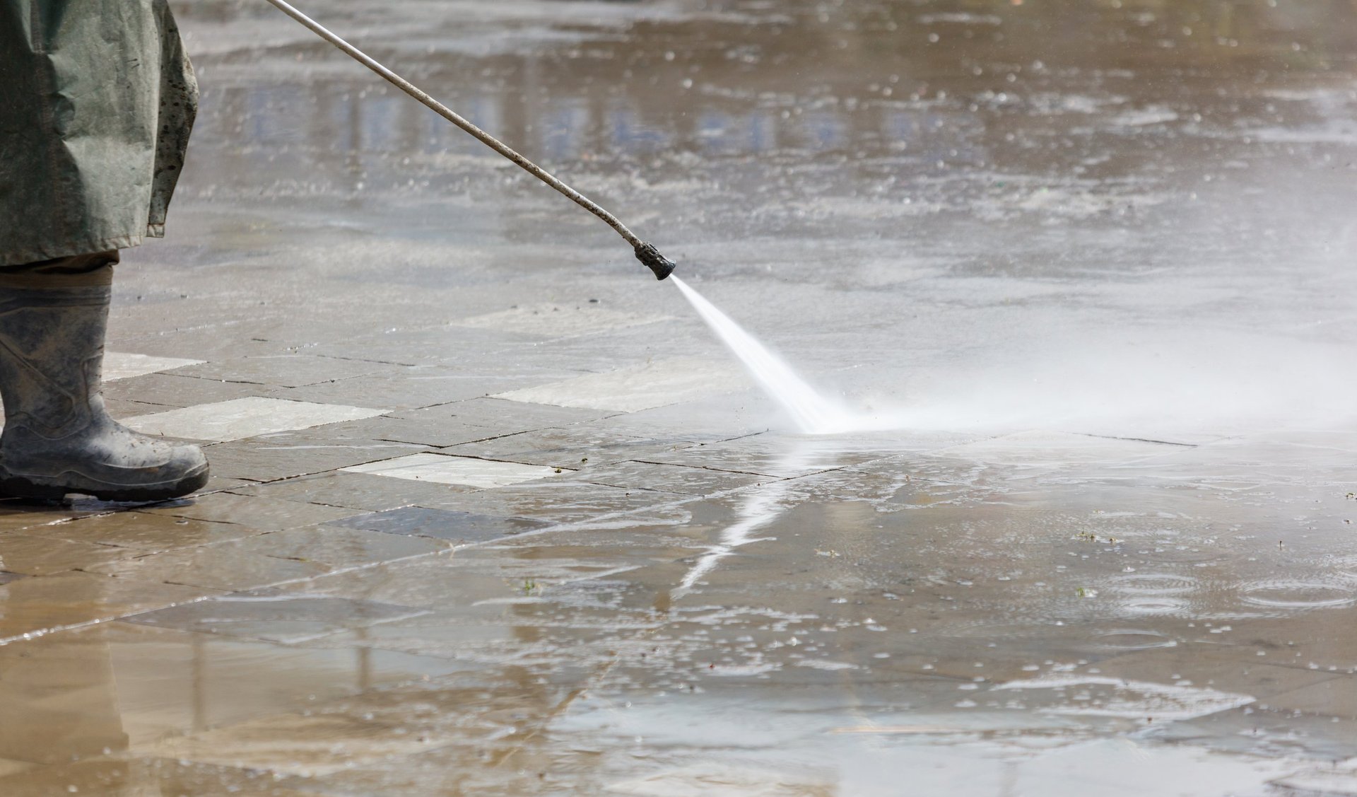 Powerwashing service in action
